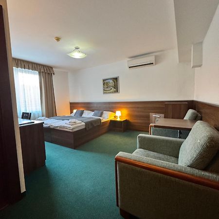 Hotel Barbakan Trnava Exterior foto