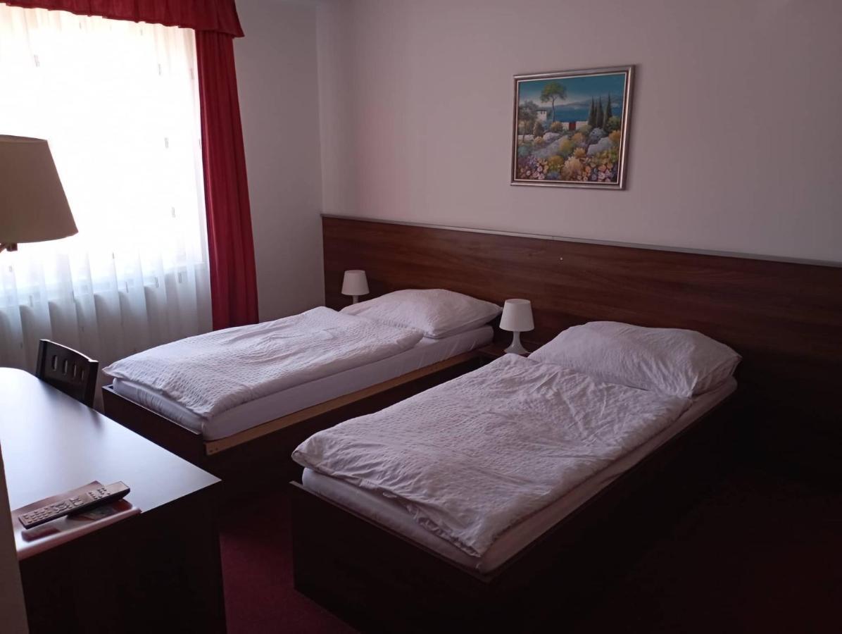 Hotel Barbakan Trnava Exterior foto