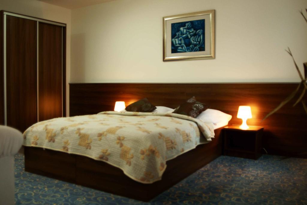 Hotel Barbakan Trnava Zimmer foto