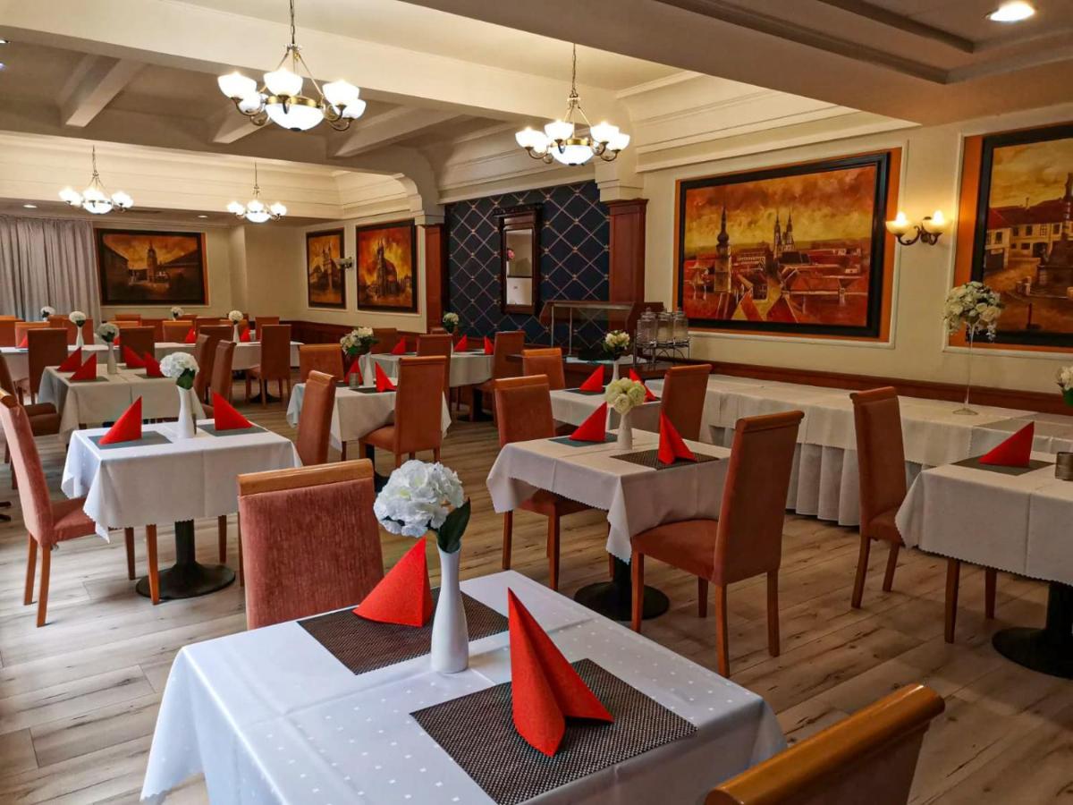 Hotel Barbakan Trnava Exterior foto