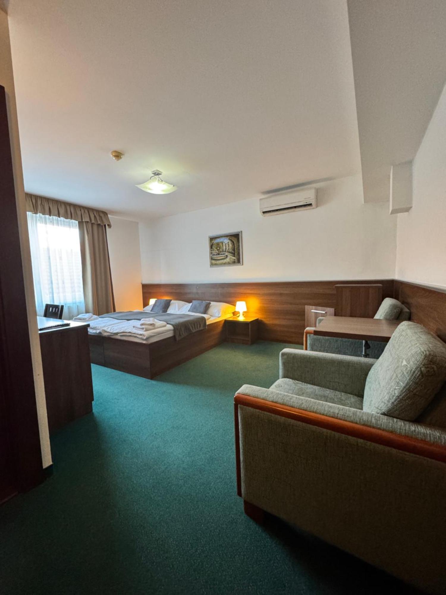 Hotel Barbakan Trnava Exterior foto