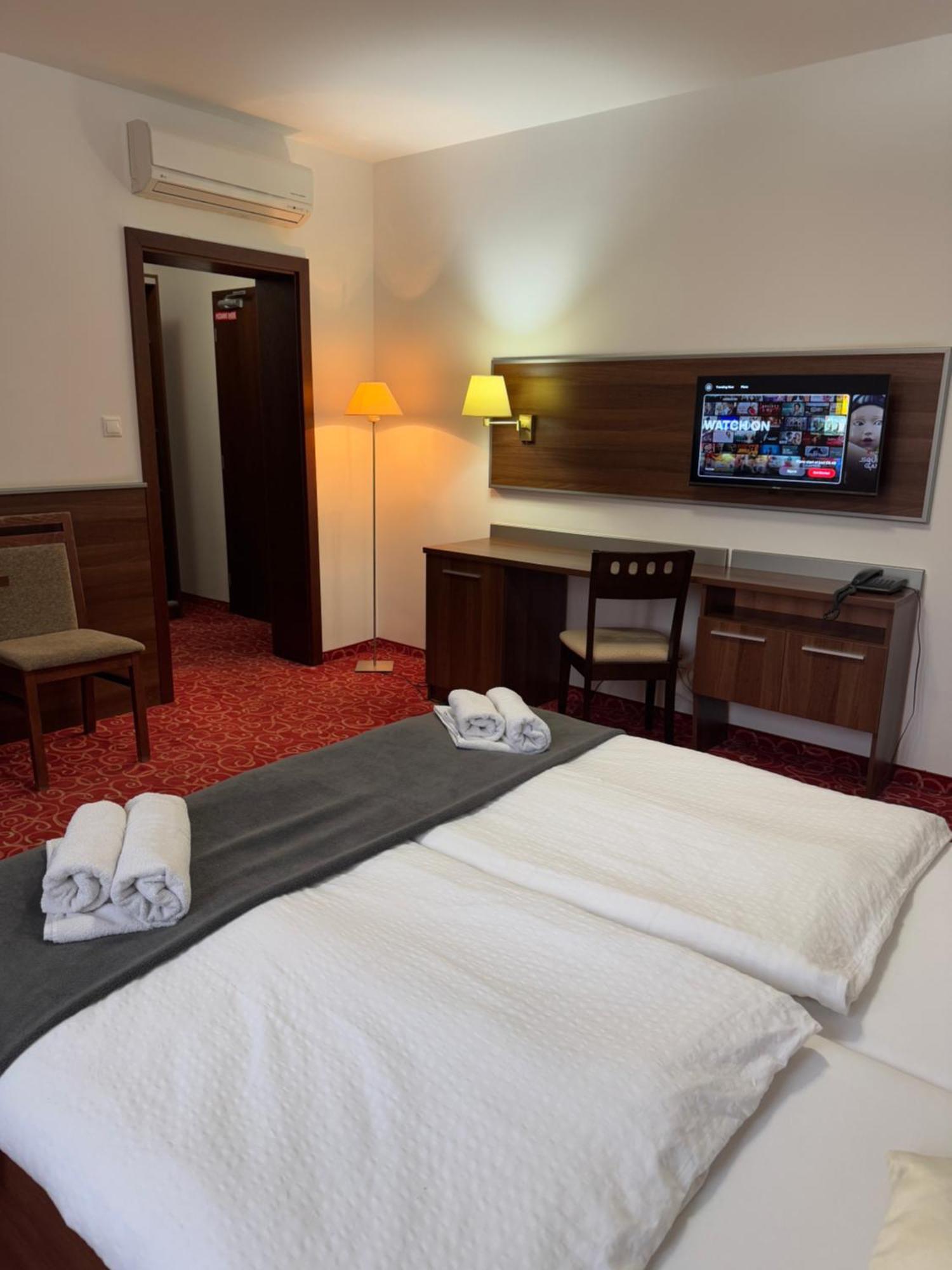 Hotel Barbakan Trnava Exterior foto