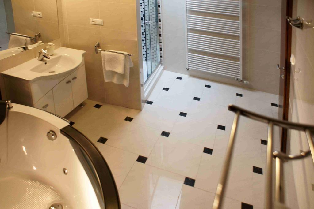 Hotel Barbakan Trnava Zimmer foto