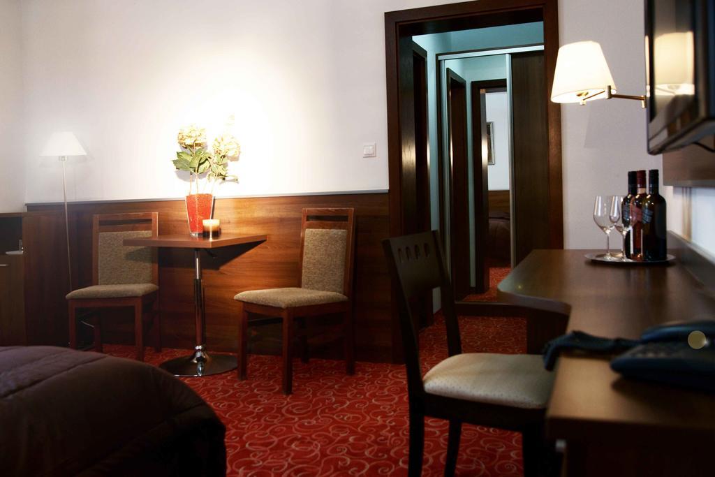 Hotel Barbakan Trnava Zimmer foto