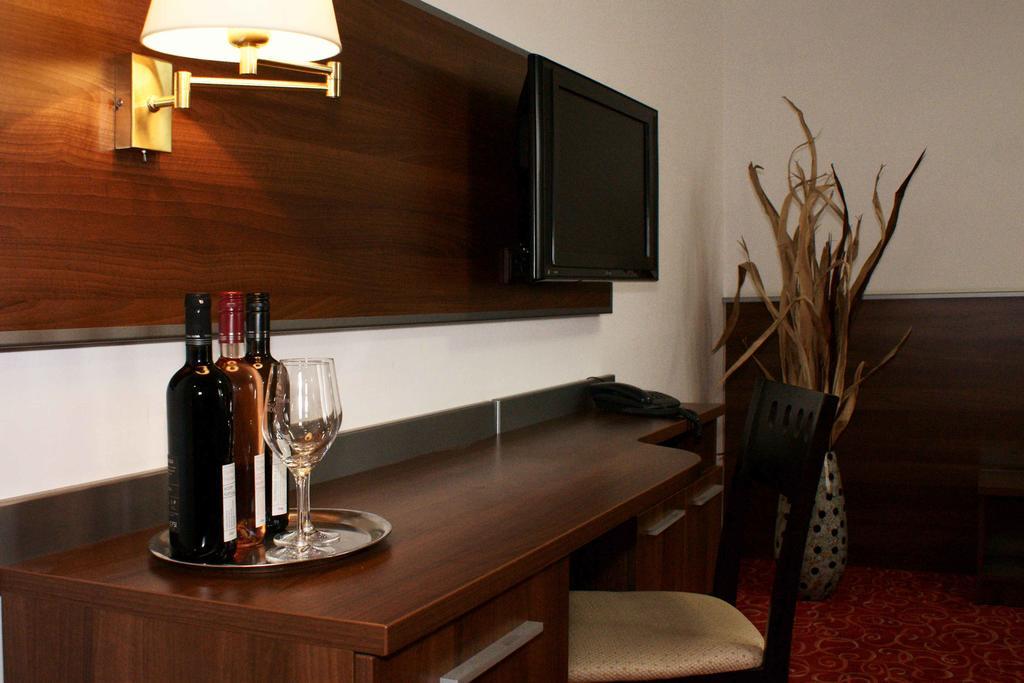 Hotel Barbakan Trnava Zimmer foto