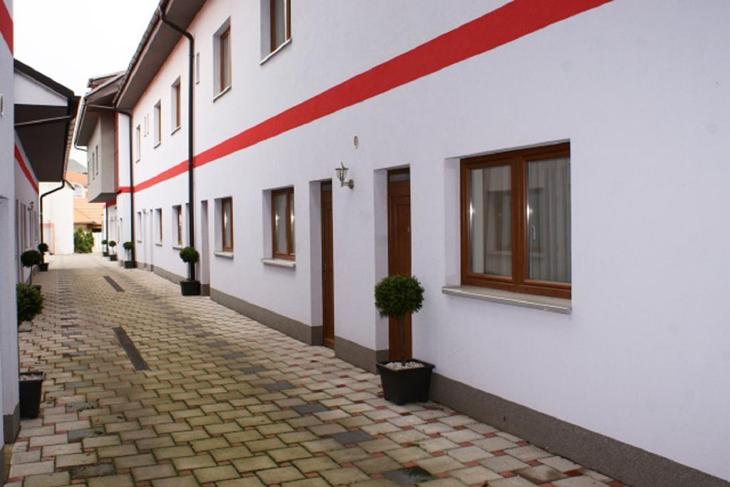 Hotel Barbakan Trnava Exterior foto